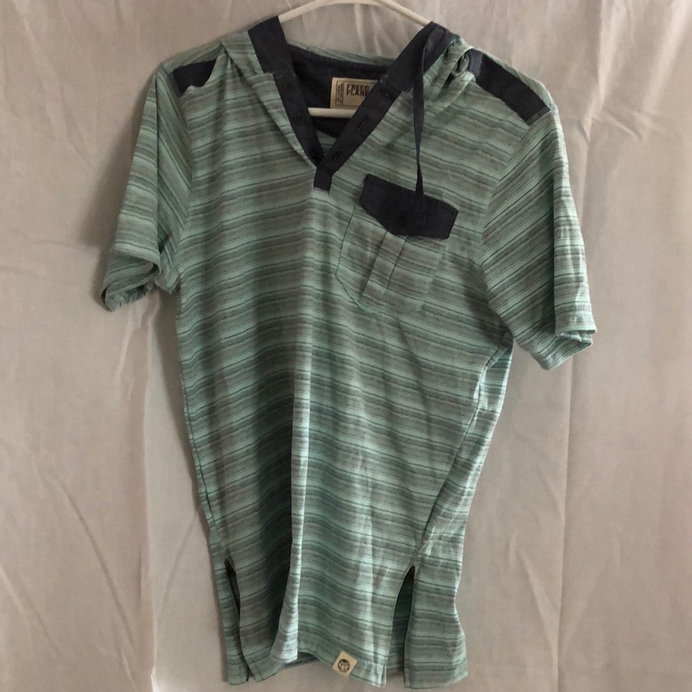 Free planet short sleeve hooded shirt. Small.